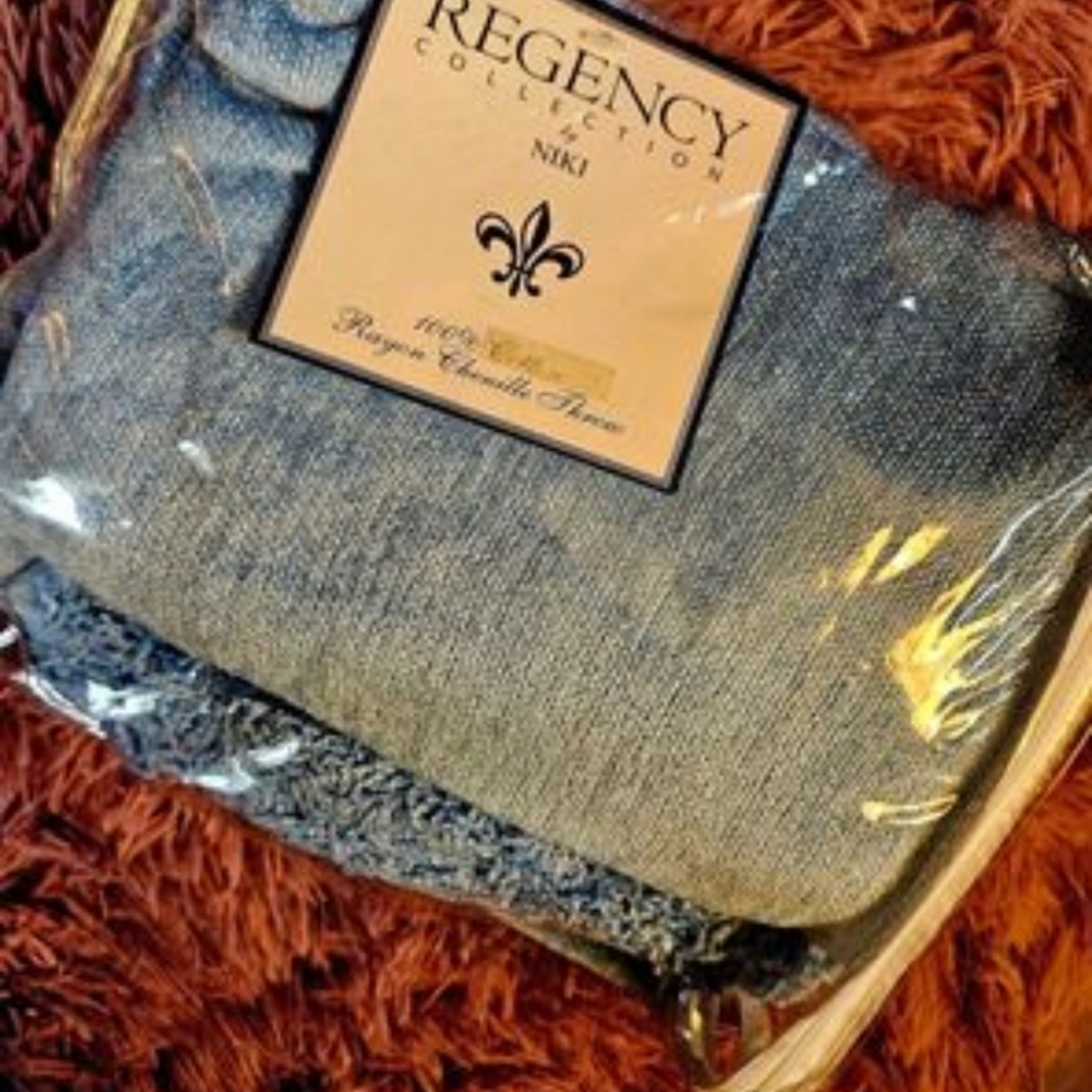 VINTAGE CHENILLE THROW